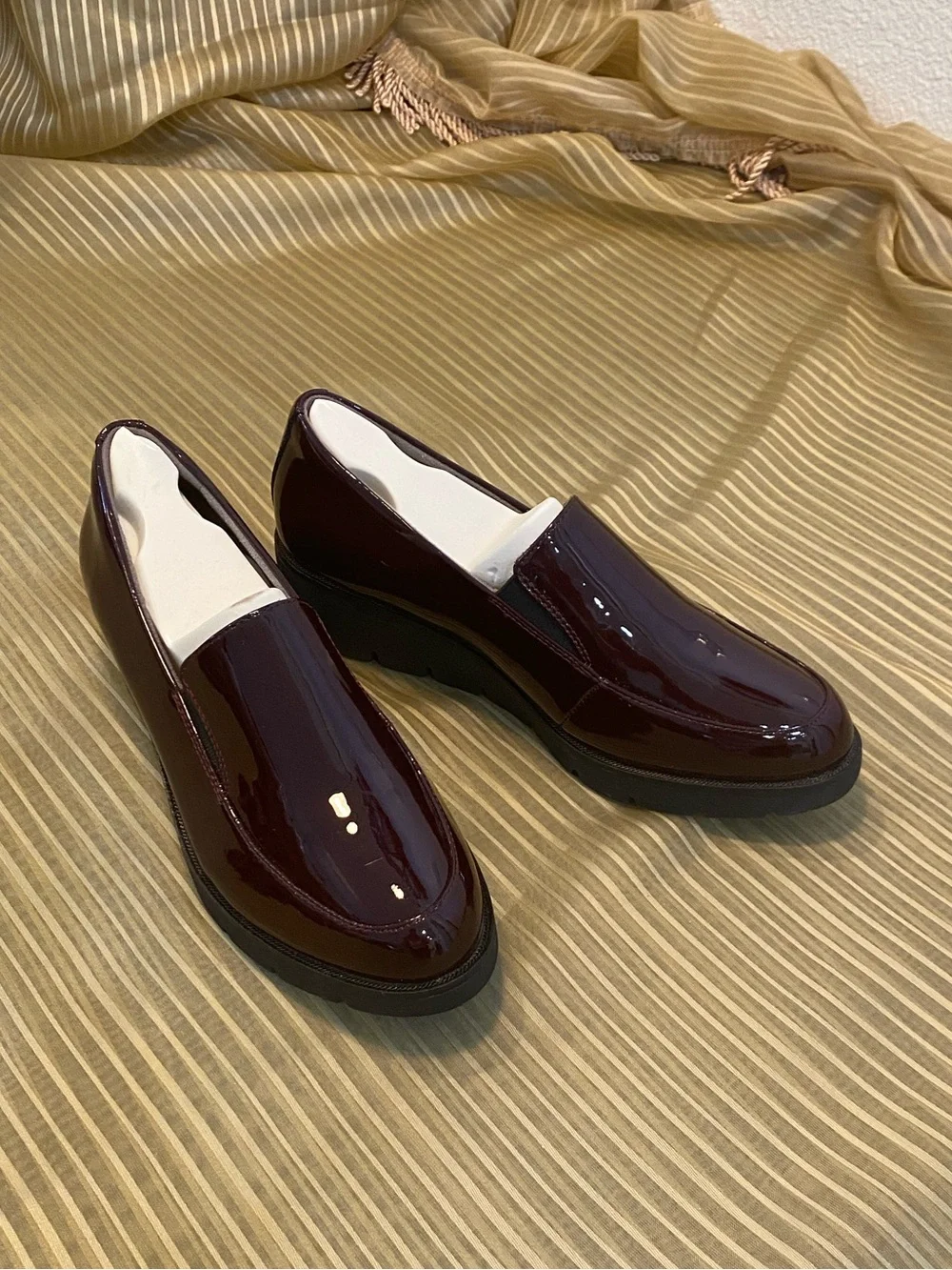 NWT EARTH women Burgundy brown Patent Glossy Leather platforms, size 7.5 - Picture 2 of 15